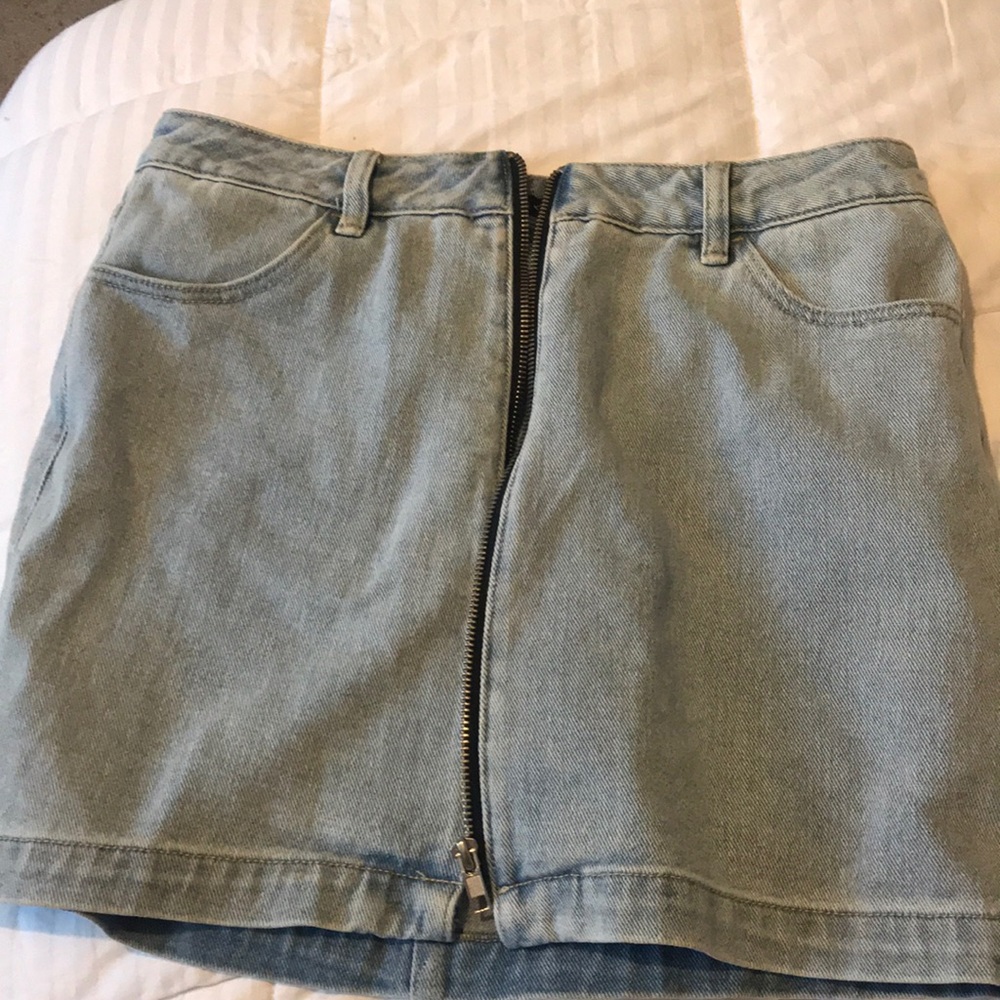 Forever 21 zip in the front skirt